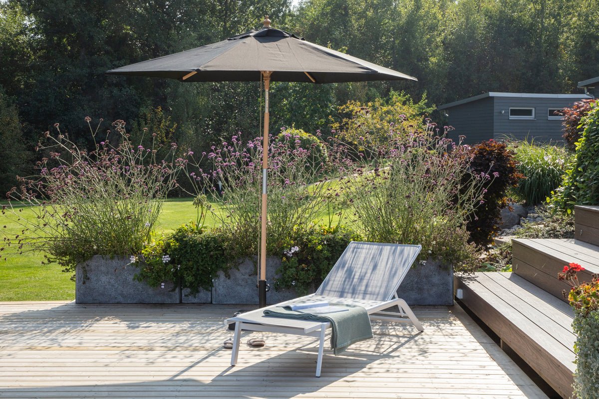 Garten Sonnenschirm Valenza – Ø250 cm in Schwarz oder Weiß