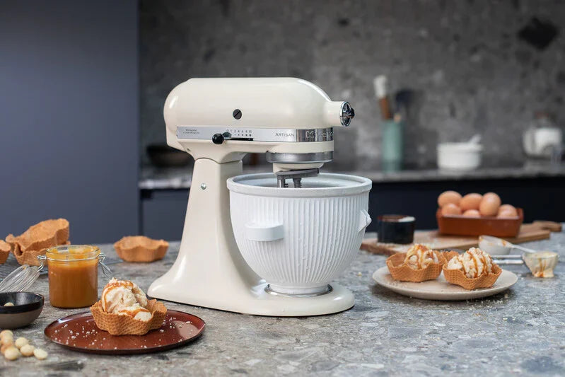 KitchenAid 4,8 L 5KSM175 Artisan Küchenmaschine Meatlover mit Ganzmetall- Fleischwolf und Spritzgebäckvorsatz