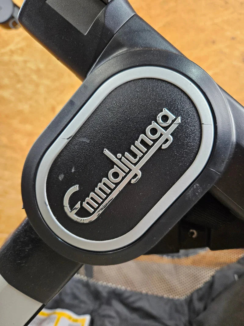 Emmaljunga - NXT90 Flat Outdoor Buggy Kinderwagen (Gestell und Sportsitz) - Schwarz in gutem Zustand