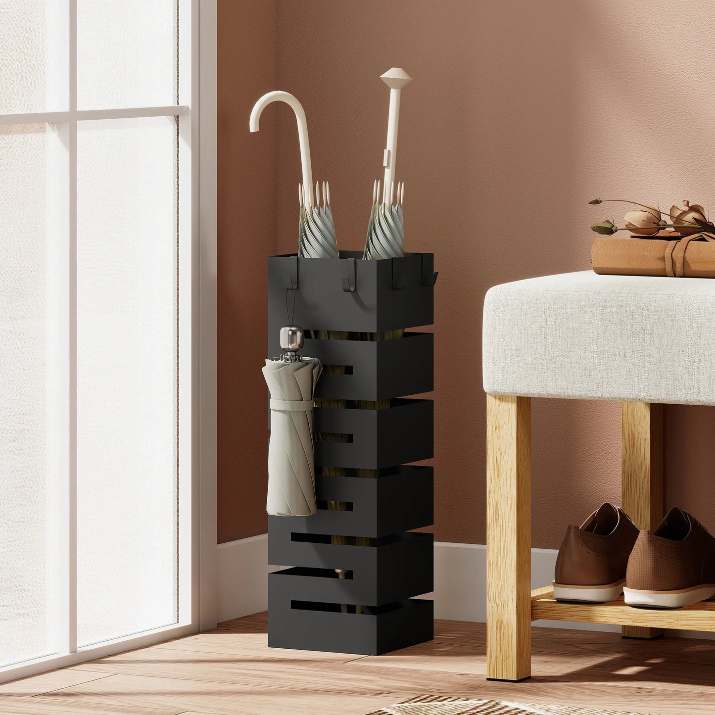 HOMCOM Metall-Schirmständer, quadratisch, mit abnehmbarer Tropfschale & 4 Haken, für Diele, 15,5 x 15,5 x 49 cm, Schwarz
