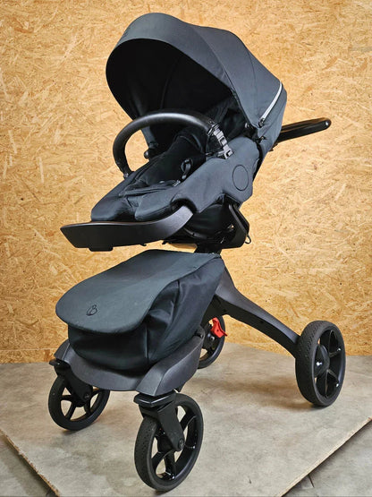 Stokke - Xplory Kombikinderwagen (Sportsitz und Babywanne) inkl. Zubehör - Schwarz in sehr gutem Zustand