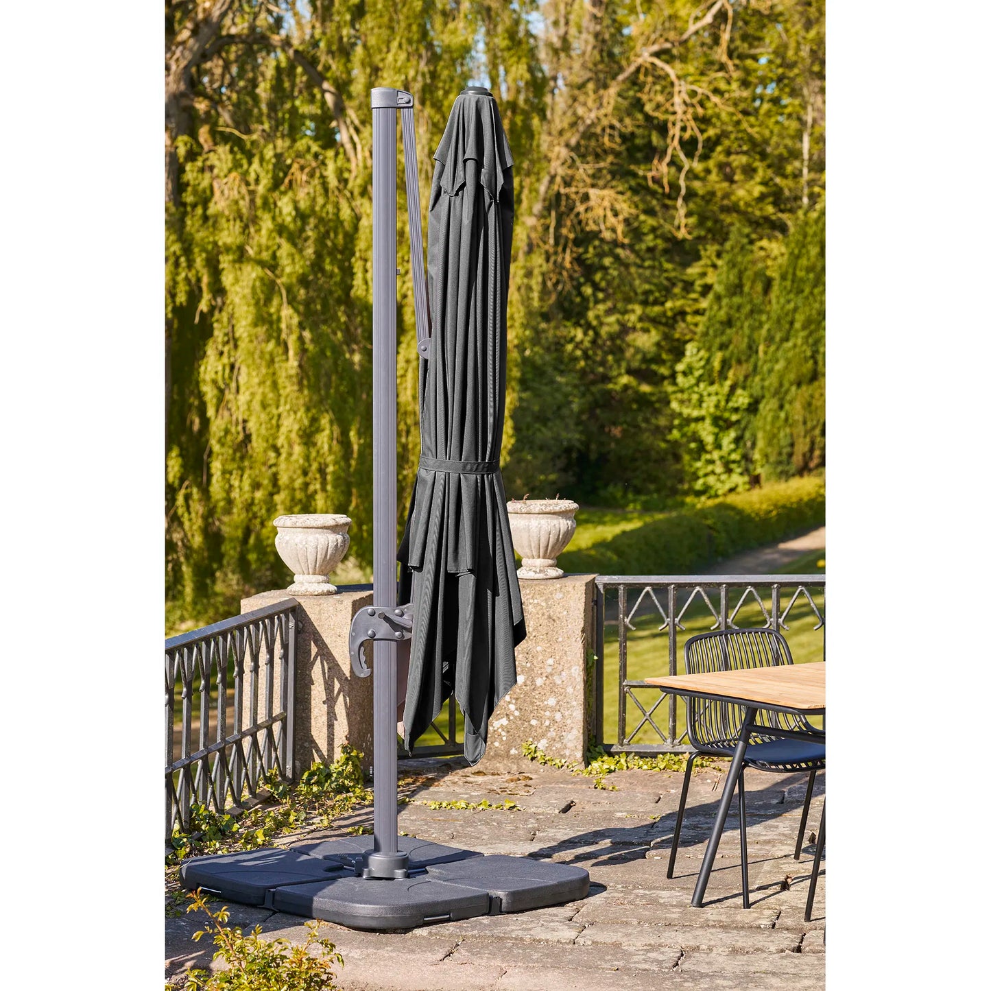 Garten Sonnenschirm Solvien – in schwarzer quadratischer Form