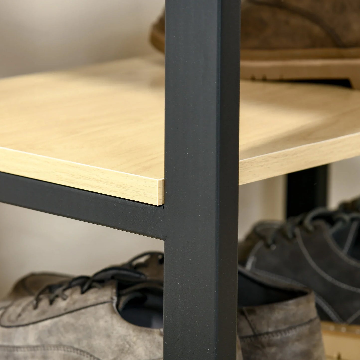 HOMCOM Garderobenständer mit Bank und Metall Schuhregal mit 3 Regalen und 4 Haken zum Aufhängen von Kleidung für Flur/Diele 60x40x175 cm Schwarz und Natur